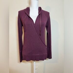 Athleta Burgundy Inner Twist Pullover Hoodie Sweatshirt‎ Women's Size XSmall